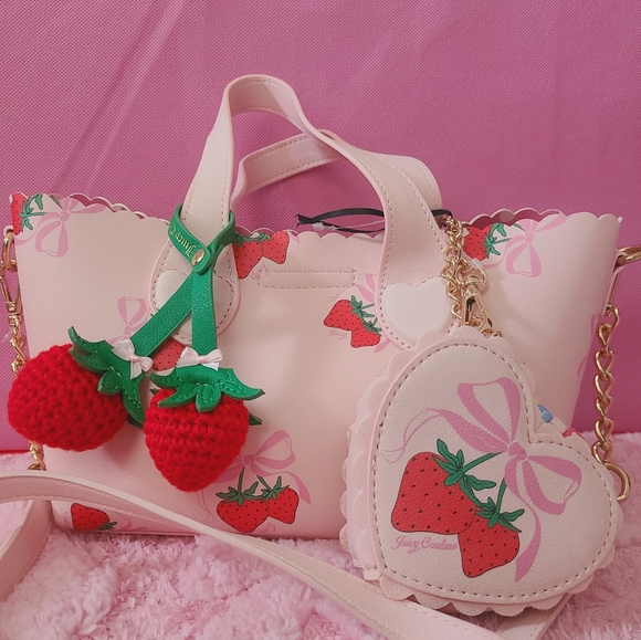 Juicy Couture Handbags - Juicy Couture Bag 🍓